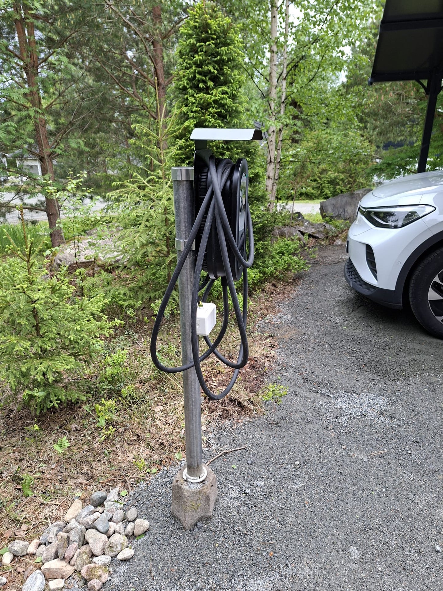 Tolppa-asennussarja latausasemalle, yleismalli Solo
