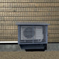 Kiilaxin metallinen ilmalämpöpumpun suoja ja sulatusvedenohjain seinään, harmaa
