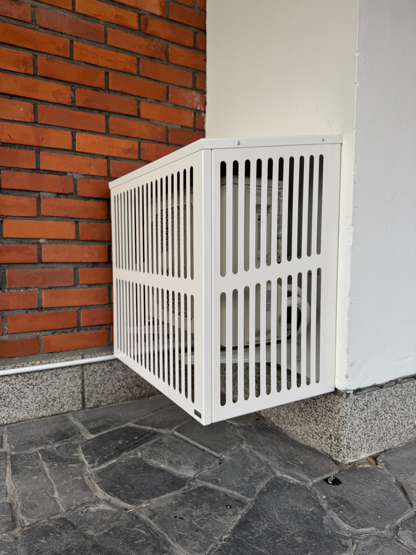 Mittatilaus suojakotelo lämpöpumpulle